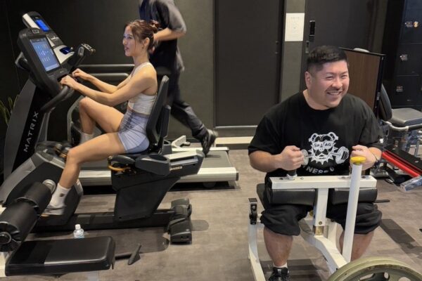 堺筋本町徒歩1分のFITNESSGYM SWAGでのトレーニングj風景